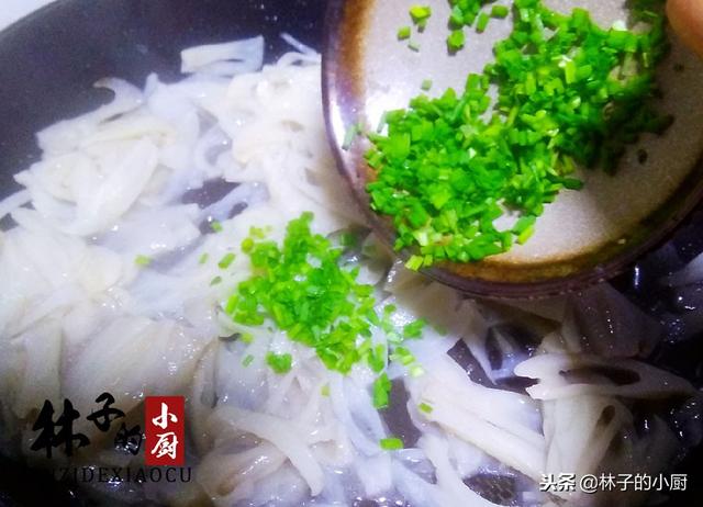 炒藕片需要焯水吗，炒莲藕要不要提前焯水（直接炒和先焯水都不对）