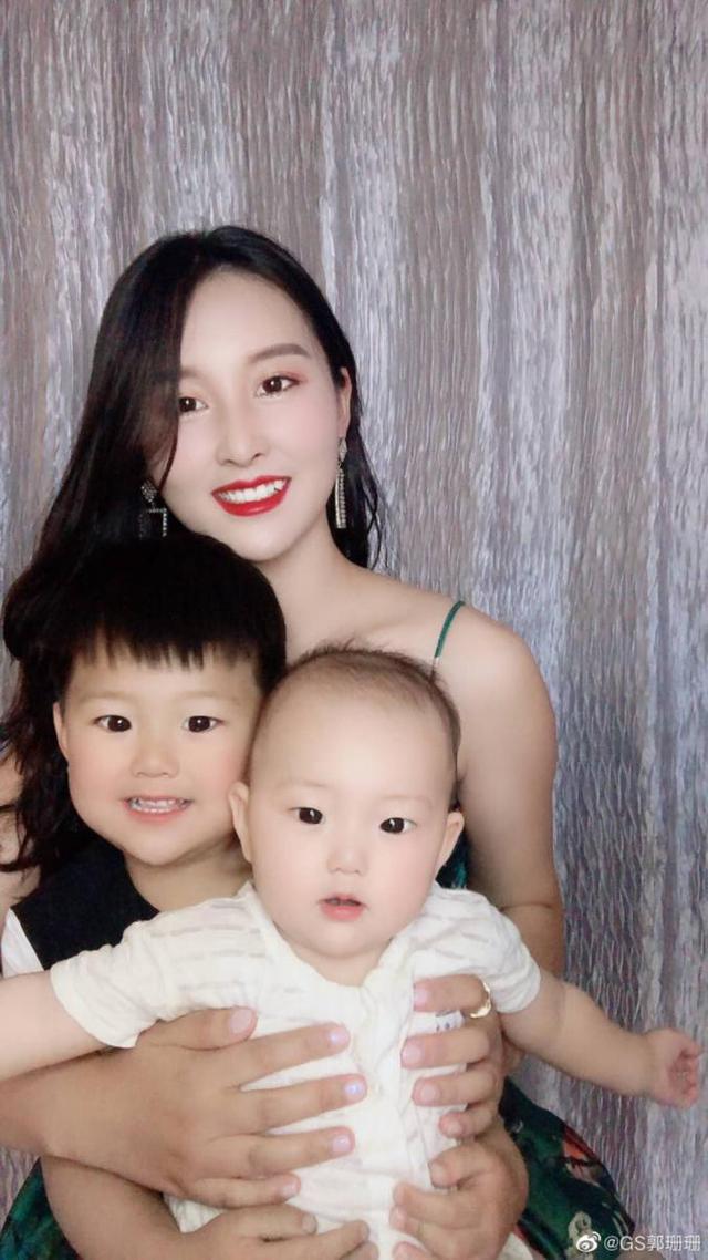 嘎子哥老婆近照曝光，某明星炫富炫美妻炫绯闻