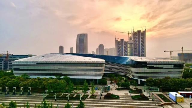 青山湖24小时图书馆，江西首个户外“24小时自助城市书房”在南昌建成