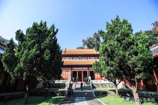 天下闻名岳麓书院，千年岳麓书院背靠麓山