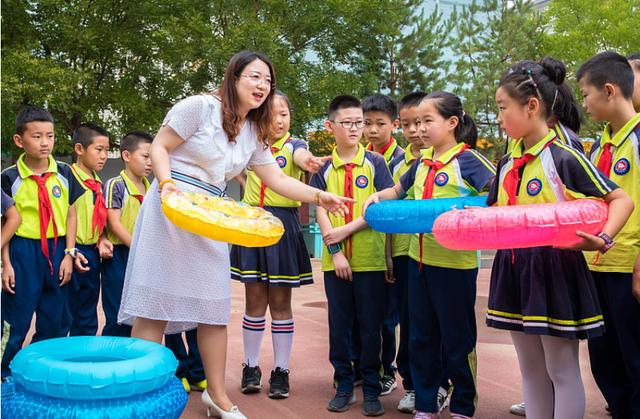 教师职称评定迎来大变动，中小学教师工资、职称将迎来新变化