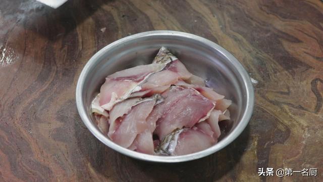 鲤鱼怎么做好吃又简单，鲤鱼怎样做才好吃又简单（鲤鱼好吃有诀窍）