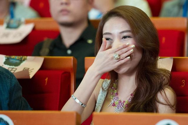 郭美美一家人现状，郭美美与其母亲