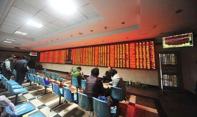 美联储历次加息对美国经济的影响，美国收割世界今年加息7次