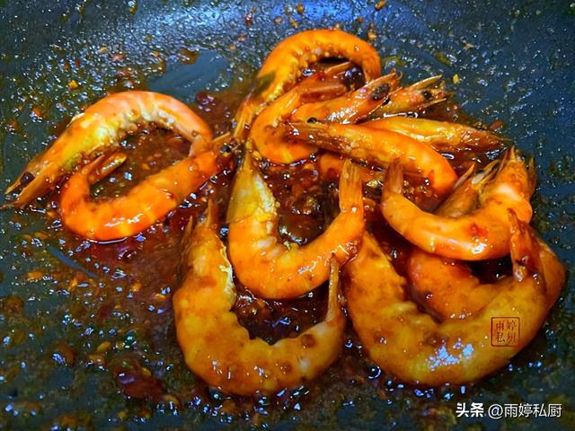 大虾怎么做最好吃，大虾怎么做才好吃又香（蒜蓉大虾的正确做法）
