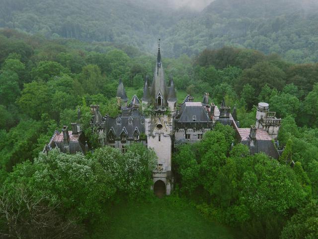 世界上最神秘的城堡，捷克豪斯卡城堡惊现半人半兽生物