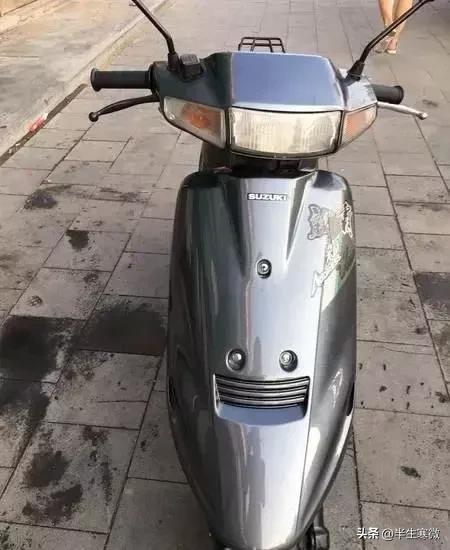 厦门轻骑摩托车，轻骑摩托车种类介绍（轻骑牌15型摩托车送电报的摩托车）