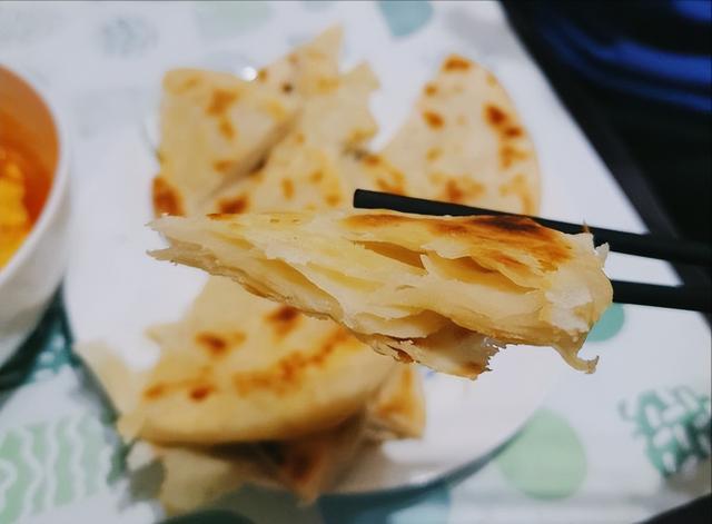 大饼怎么做既软又好吃，大饼怎么做才又软又好吃（家常大饼层多有诀窍）