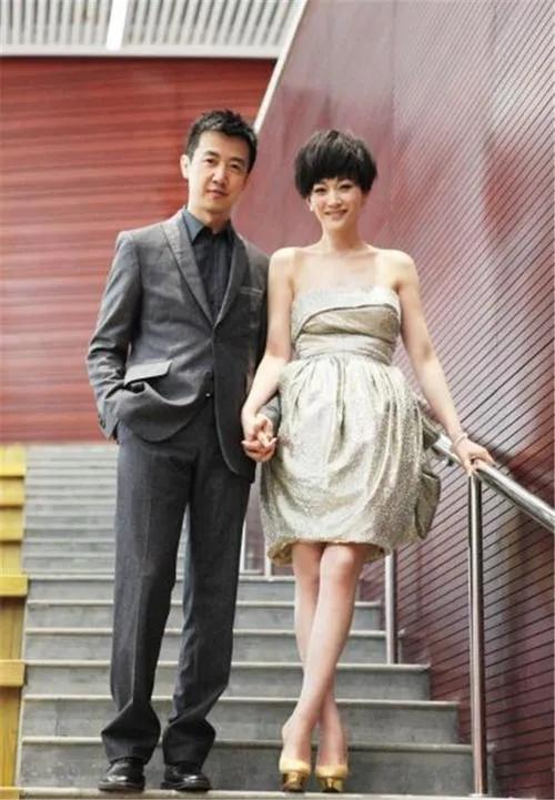 44岁的梅婷现状，44岁梅婷不惧年龄秀香肩