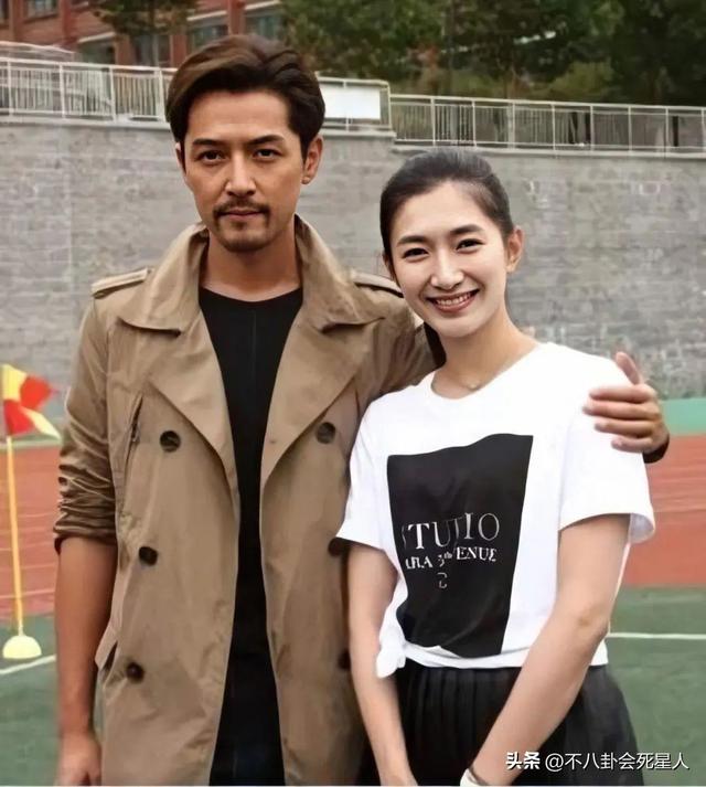 胡歌薛佳凝二人是谁给胡歌介绍的，为什么是她拿下了胡歌