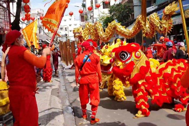 广东舞狮过年，都是“硬核”年俗