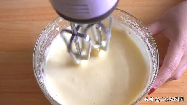 鸡蛋饼怎么煎又嫩又好吃，教你煎出软蓬蓬的鸡蛋饼