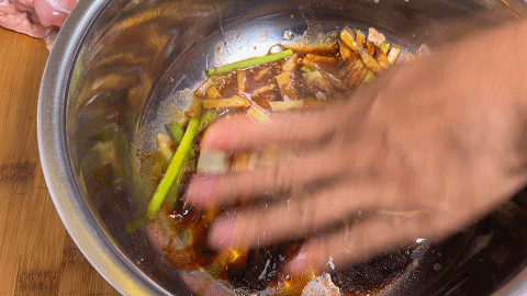 大鸡腿怎么烤又酥又香又好吃，鸡腿剔除骨头蒸一蒸