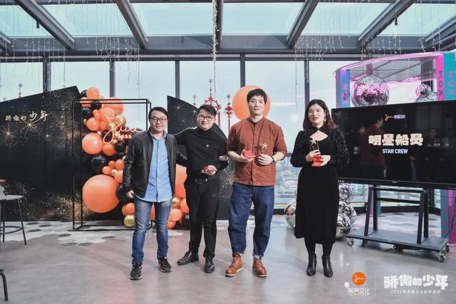 果酱c位出道，年，让我们像喝甜品一样吃蛋糕