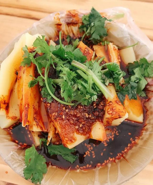 云南十八怪美食，云南最难忘的十道美食（云南十八怪之牛奶做成片片卖）
