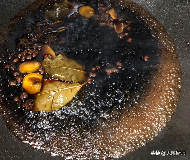 腌蒜薹怎样腌制又脆又好吃，直接加料汁就错了