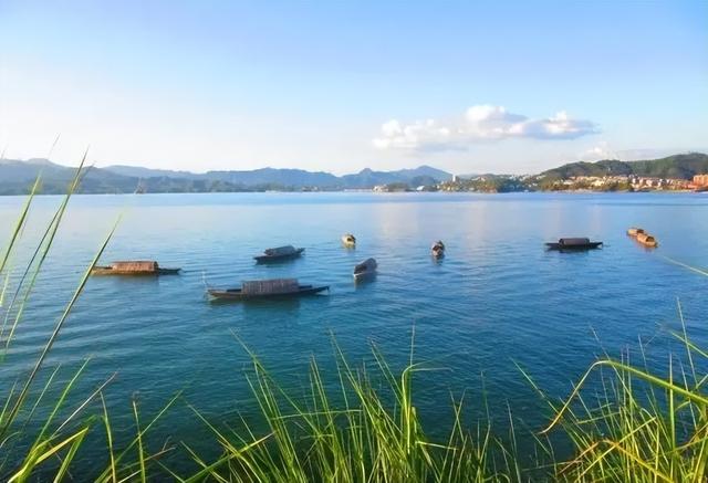 夏天去哪里旅游，夏天适合去哪里旅游避暑的地方（这些消暑纳凉地请收藏好）