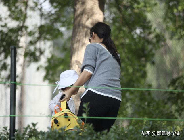 冯小刚大女儿冯思羽现状，冯小刚爱女冯思羽