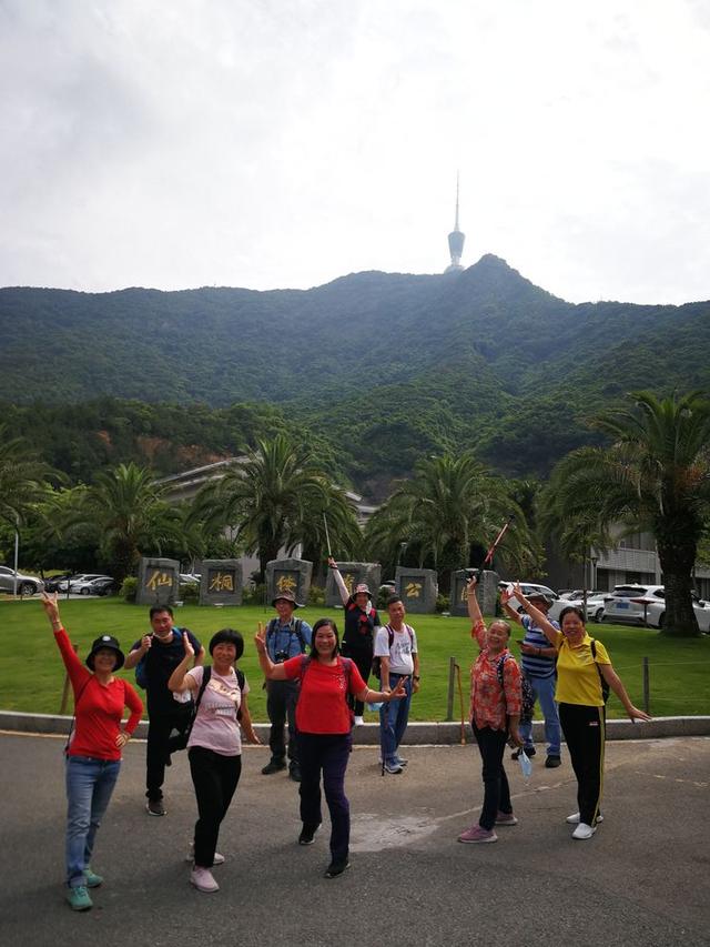 关于深圳梧桐山简介，深圳之巅——梧桐山