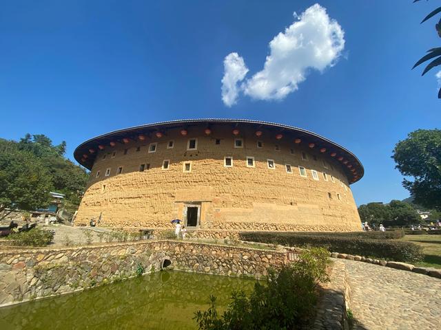 永定土楼和南靖土楼哪个好，福建永定土楼和南靖土楼哪个好（该去永定、南靖、还是华安）
