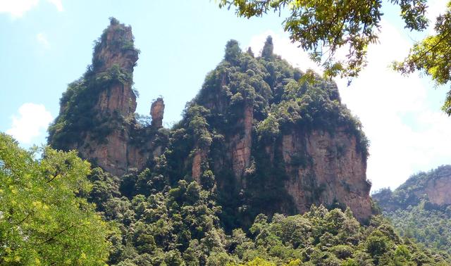 得天独厚的庐山风景，白云伴晚霞 街火点苍穹