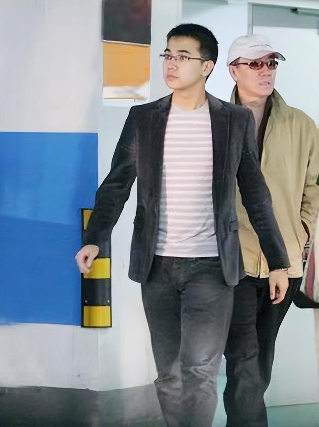 李幼斌姐弟合照，娱乐圈里最低调的亲姐弟和亲兄妹