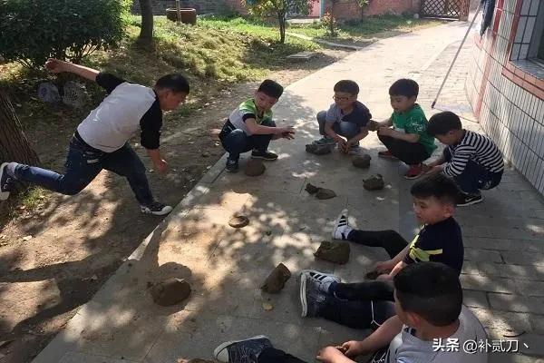 简单又实用的玩具自己做的，这些自己动手做的玩具你都玩过几种