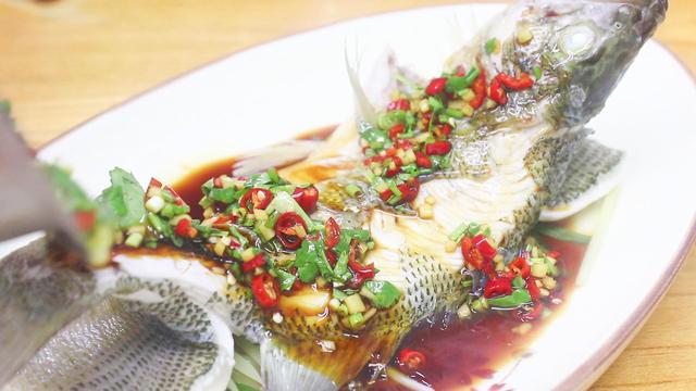 松鼠鱼用什么鱼，松鼠鱼用什么鱼做最合适（鲤鱼草鱼靠边站）