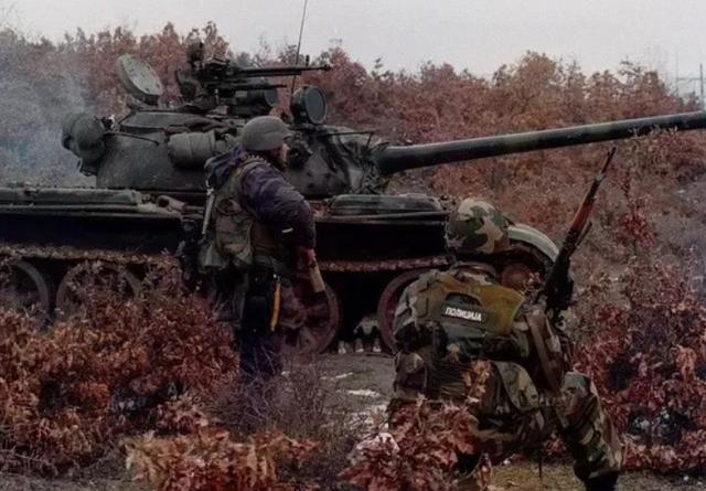 f117隐形战斗机，科索沃战争打隐身战机（F117为何突然间退役）