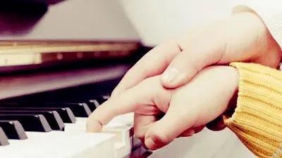 8首能让孩子在家静下来的钢琴曲，适合幼儿园小朋友学的钢琴曲