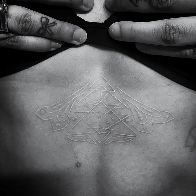 纹身隐形图案，鸽子血不一定能满足你