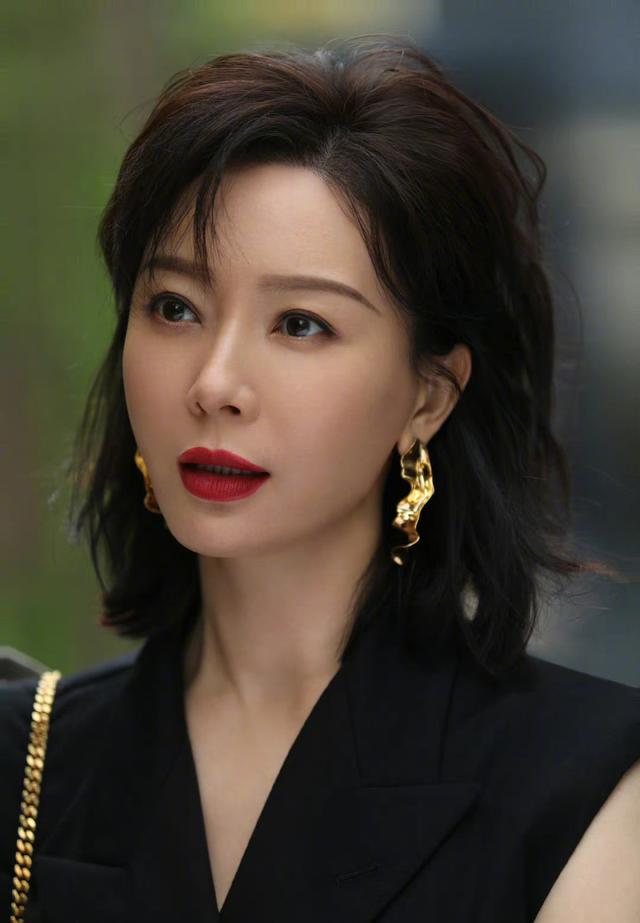 44岁陈数最美图，44岁陈数近照气质惊艳