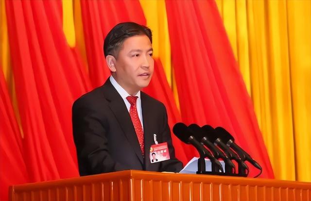 中专毕业给人当司机，张学铭在哪长大的