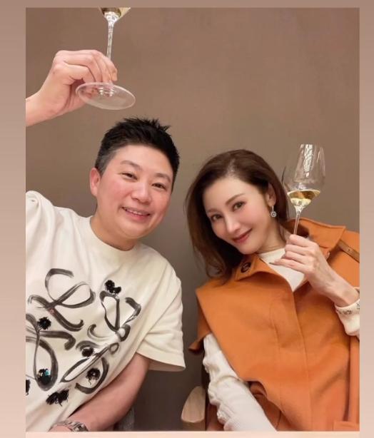 李嘉欣病愈出院素颜出镜，李嘉欣出院后被偶遇