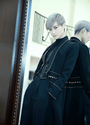 李宇春为什么坐轮椅受伤，38岁李宇春身患重病