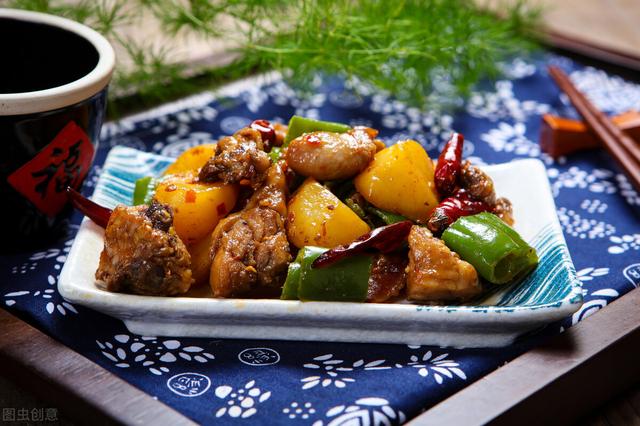 鸡肉焖土豆详细做法，鸡肉试试这做法