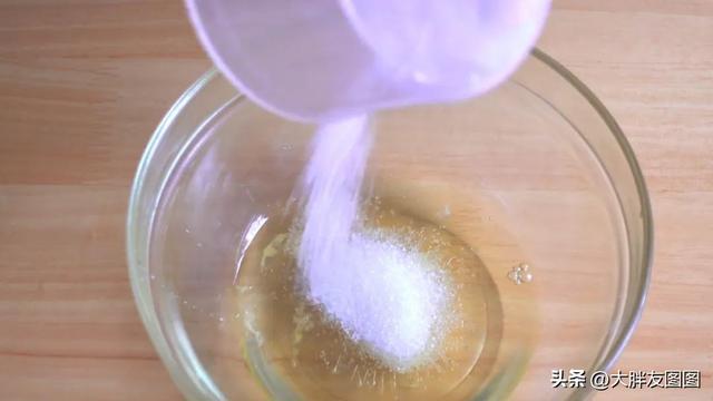 鸡蛋饼怎么煎又嫩又好吃，教你煎出软蓬蓬的鸡蛋饼