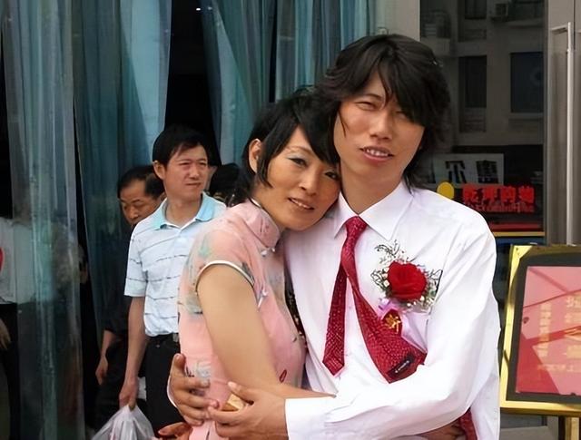 歌星李娜现在在哪里呢，90年代内地女歌星