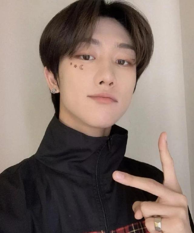 男生怎么变帅变白，三个可以让男生变白变帅的动作