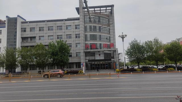 盘锦向海大道与商贸北街交叉路口，盘锦市向海大道