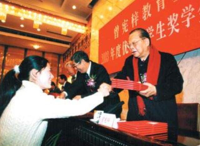 金利来老板曾宪梓生平，金利来创始人曾宪梓