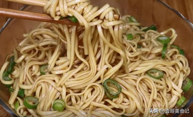 面条怎么煮好吃又简单，十种超好吃的面条做法（这个超级简单的清汤面）