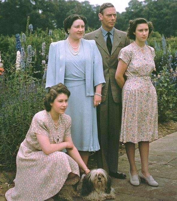 英国女王伊丽莎白二世是谁的子女，英国女王伊丽莎白二世