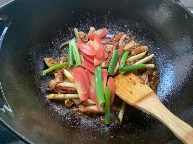 麻辣鱿鱼须的做法，麻辣鱿鱼须零食做法