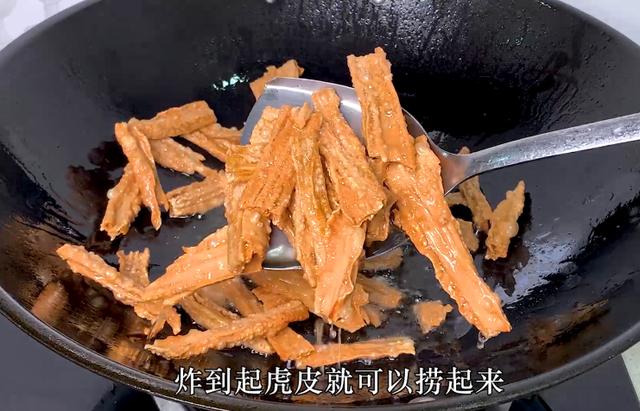 五花肉焖腐竹家常做法，腐竹焖五花肉肉香肥而不腻