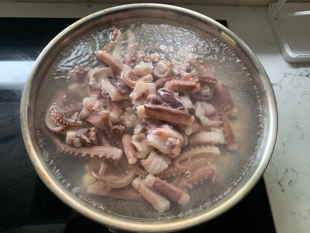 麻辣鱿鱼须的做法，麻辣鱿鱼须零食做法