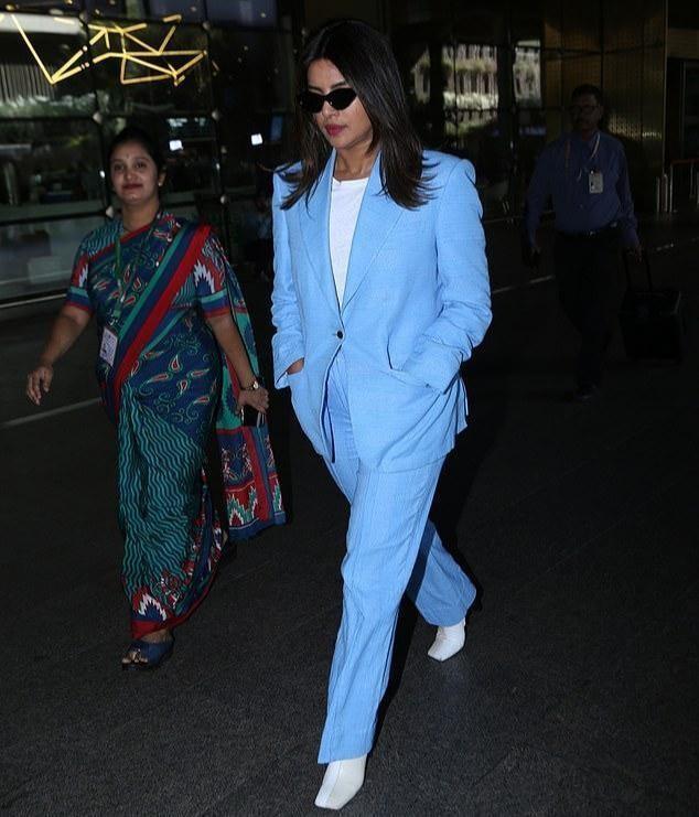 2019年女明星们的红地毯造型，39岁印度国宝级巨星扎丸子头装嫩