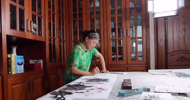 名家禅意水墨荷花，水墨淋漓写荷韵