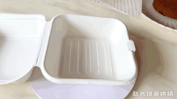 制作最简单的蛋糕爆浆蛋糕，杯子蛋糕里加点料就成了爆浆蛋糕