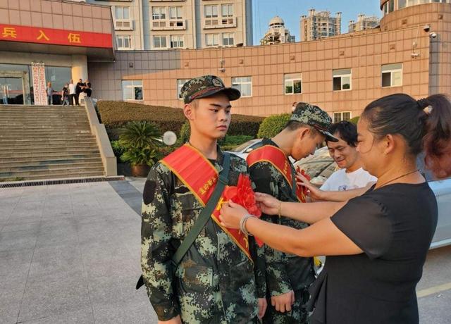 2022年女兵下半年征兵时间和条件，2022年下半年女兵报名通道已开启